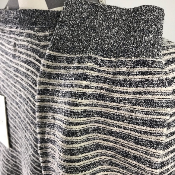 ❌SOLD❌ Billy Reid Soft Crewneck Silk Light Sweater - Picture 4 of 8